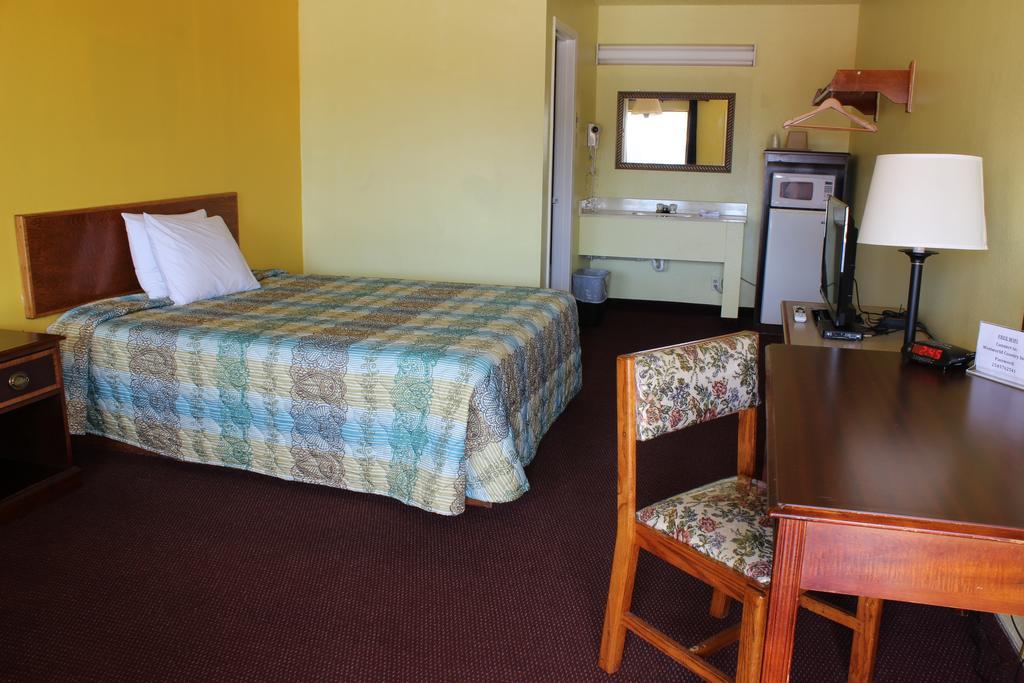 Westworld Country Inn Hubbard Exterior foto